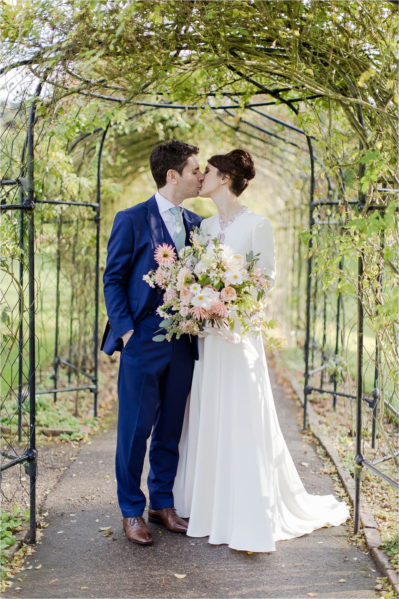 037_wedding-photography-surrey-nonsuch-mansions-surrey-eddie-judd-photographer-leylasam-preview_1017