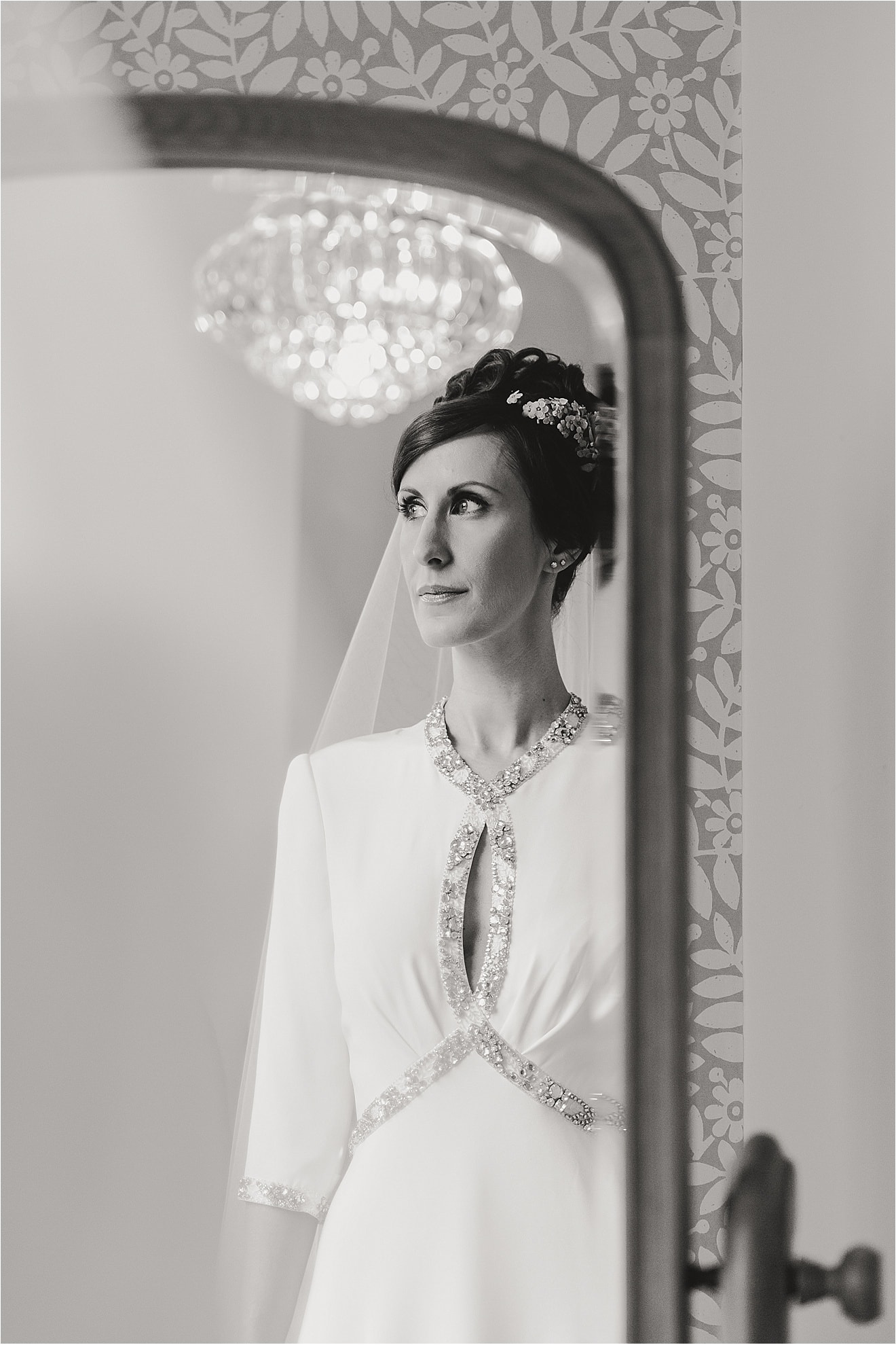 049_wedding-photography-surrey-nonsuch-mansions-eddie-judd-photographer-french-wine-theme_0532