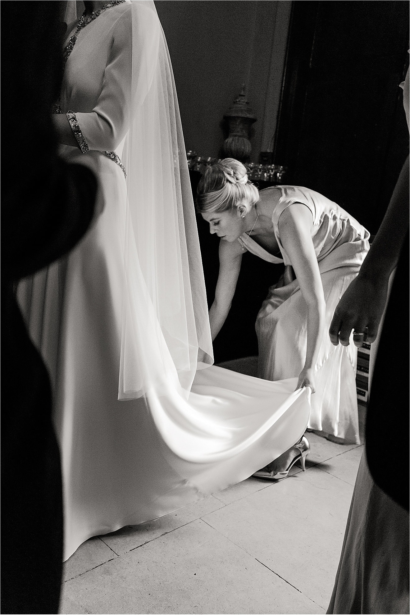 055_wedding-photography-surrey-nonsuch-mansions-eddie-judd-photographer-french-wine-theme_2378