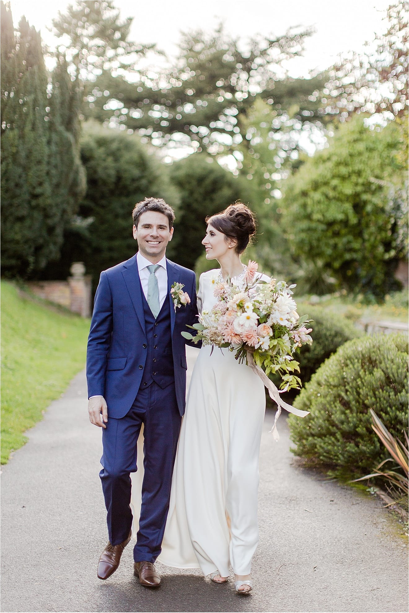 087_wedding-photography-surrey-nonsuch-mansions-eddie-judd-photographer-french-wine-theme_1063