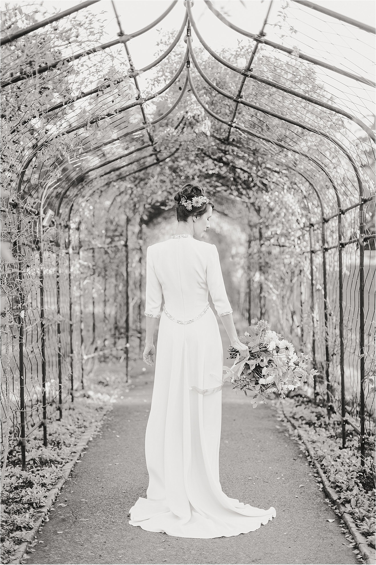 095_wedding-photography-surrey-nonsuch-mansions-eddie-judd-photographer-french-wine-theme_1159