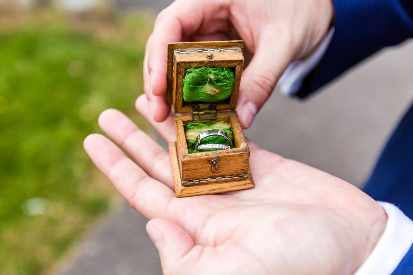8-ClaireSam-Millbridge-Court-wedding-Eddie-Judd-Photography